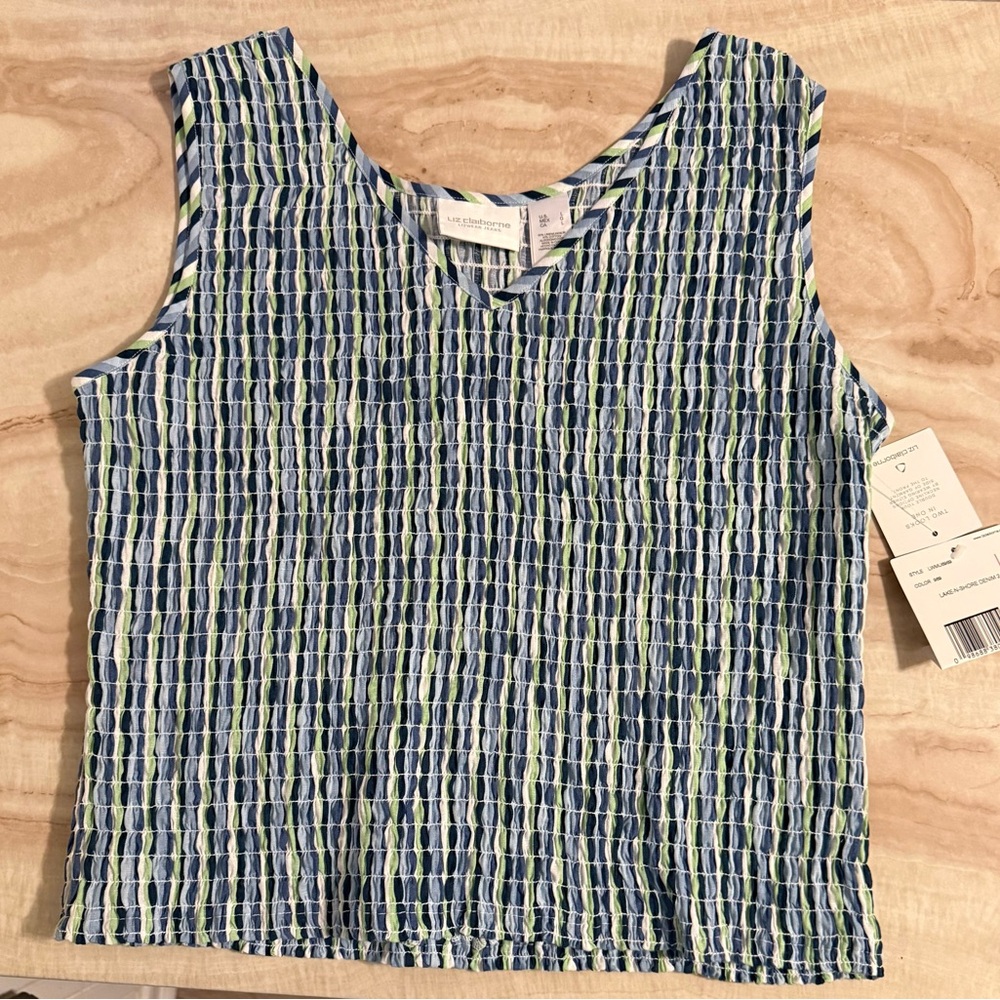 ✨NWT✨LIZ CLAIBORNE WOMENS SLEEVELESS SUMMER TOP

SZ LARGE

FLATTERING TEXTURE!